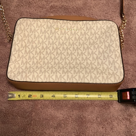 Michael Kors Crossbody - Picture 6 of 8